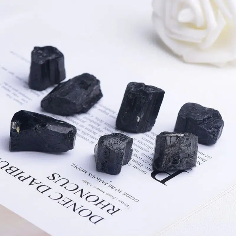 Pierre Tourmaline Noire Brute - Pierres et Minéraux - Science Labs