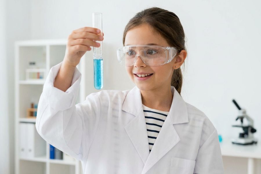 Quelle Expérience Scientifique Choisir selon l'Âge de l'Enfant